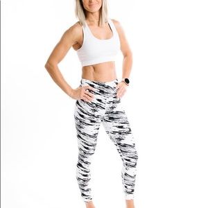 EUC White Radical Light n Tight Hi-Rise 7/8